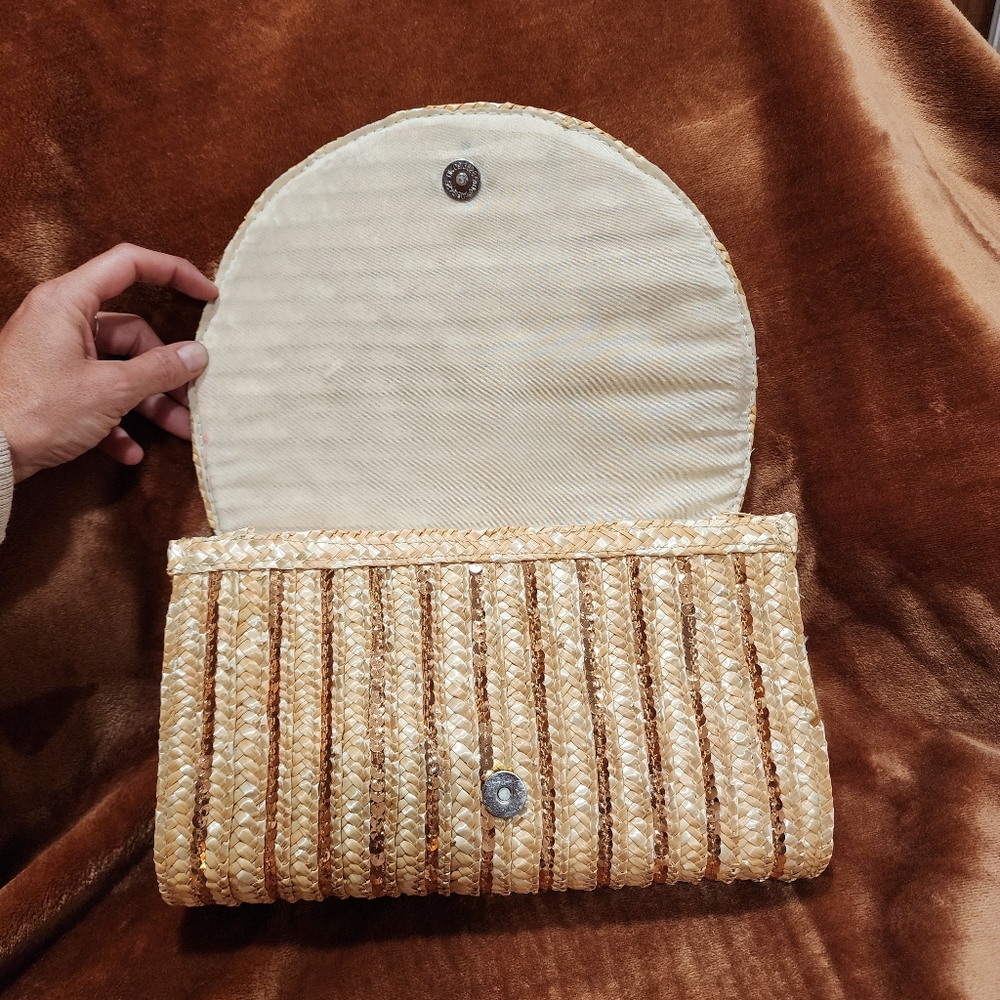 Sequined Straw rattan envelope clutch with gold sequins - Picture 3 of 6